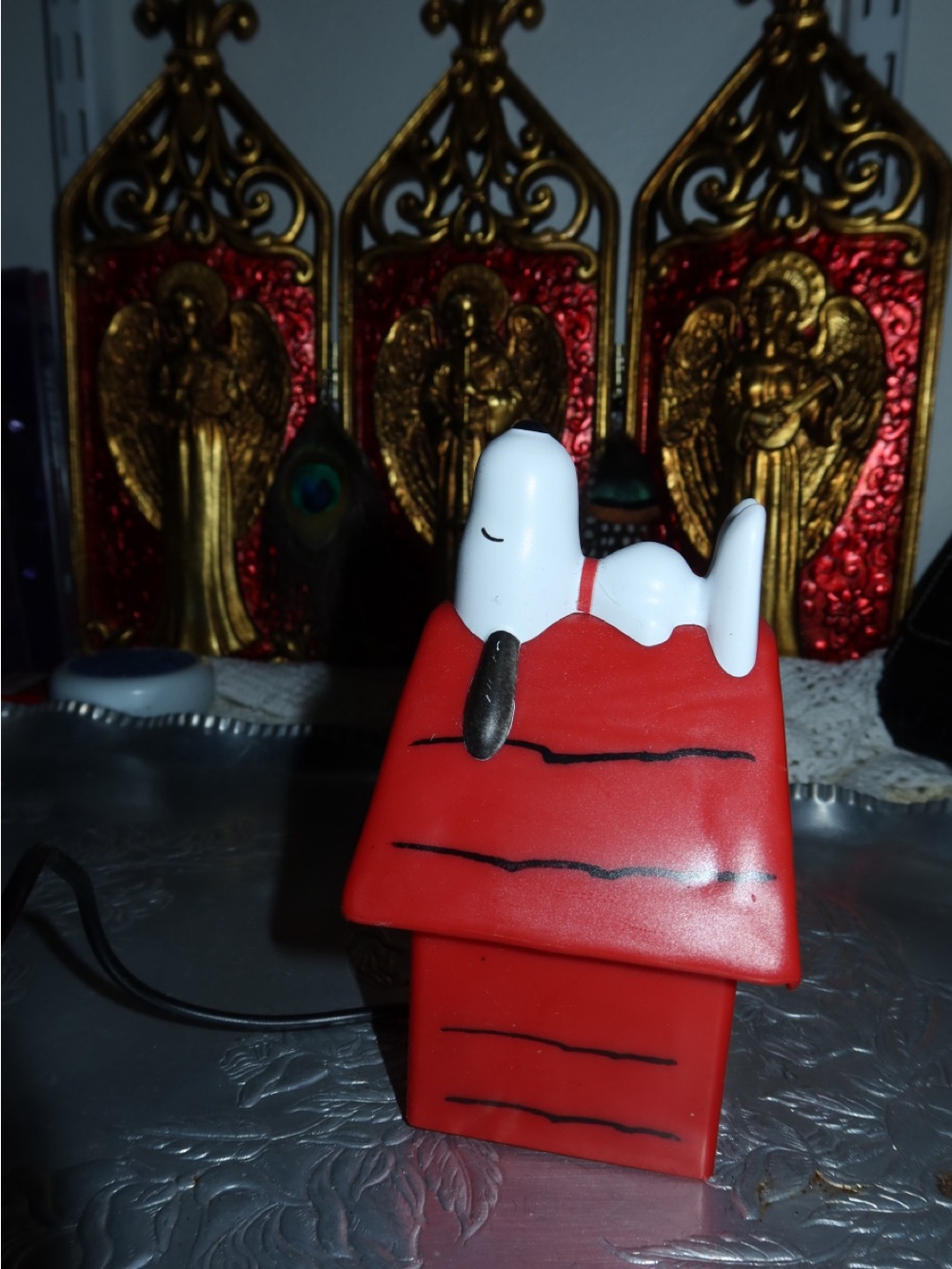 Snoopy on Red Doghouse Charging Port